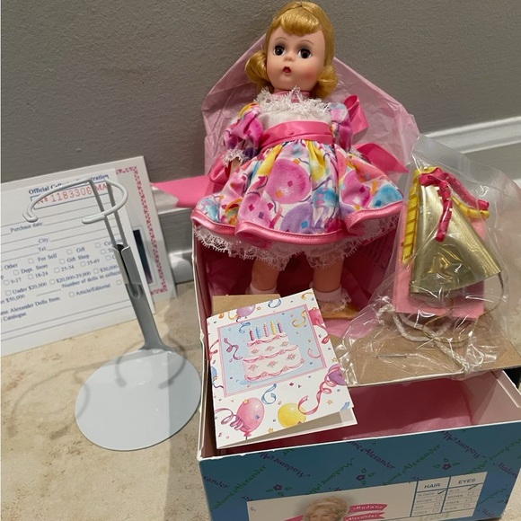 Wendy Happy Birthday Doll - Picture 5 of 5